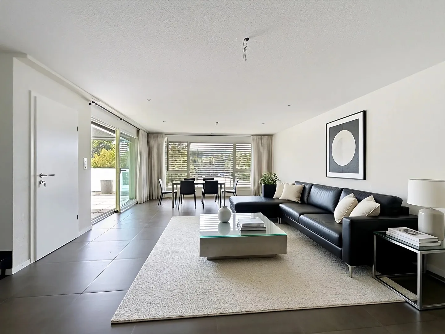 Spacious 5.5-room duplex, just steps from the lake - Photo 1 of 11