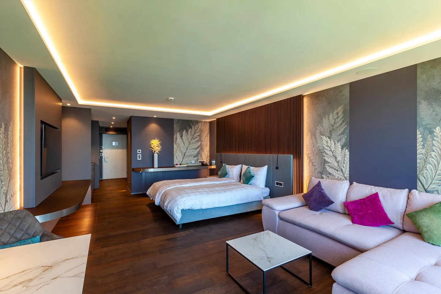 5-Star Living: Studio Apartment with Hotel Service and Wellness - Photo 4 of 19
