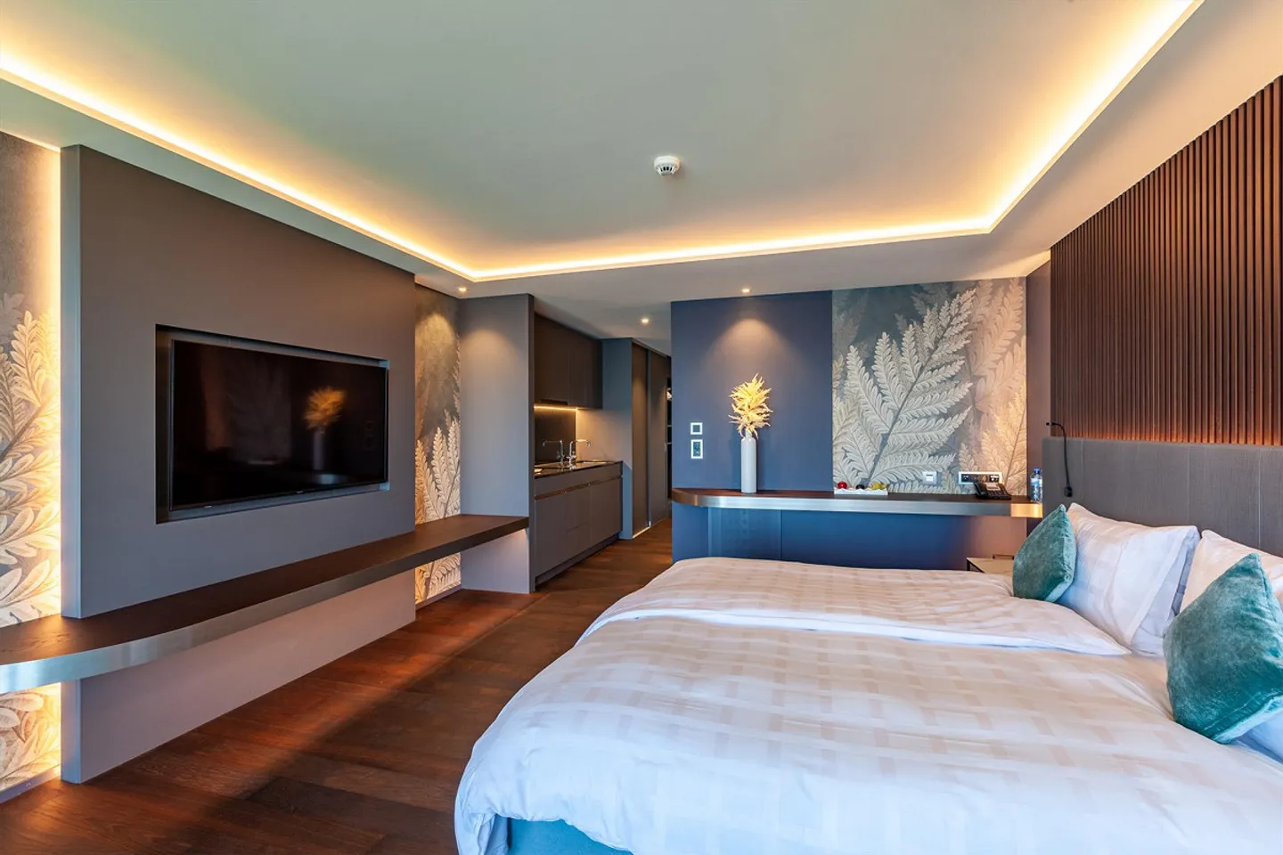 5-Star Living: Studio Apartment with Hotel Service and Wellness - Photo 5 of 19
