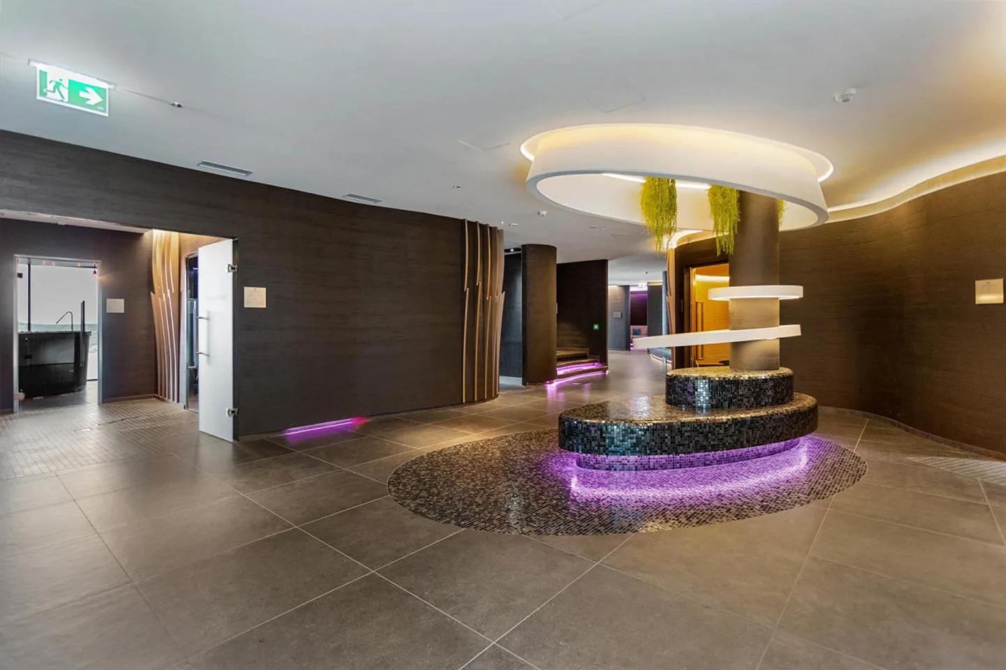 5-Star Living: Studio Apartment with Hotel Service and Wellness - Photo 18 of 19