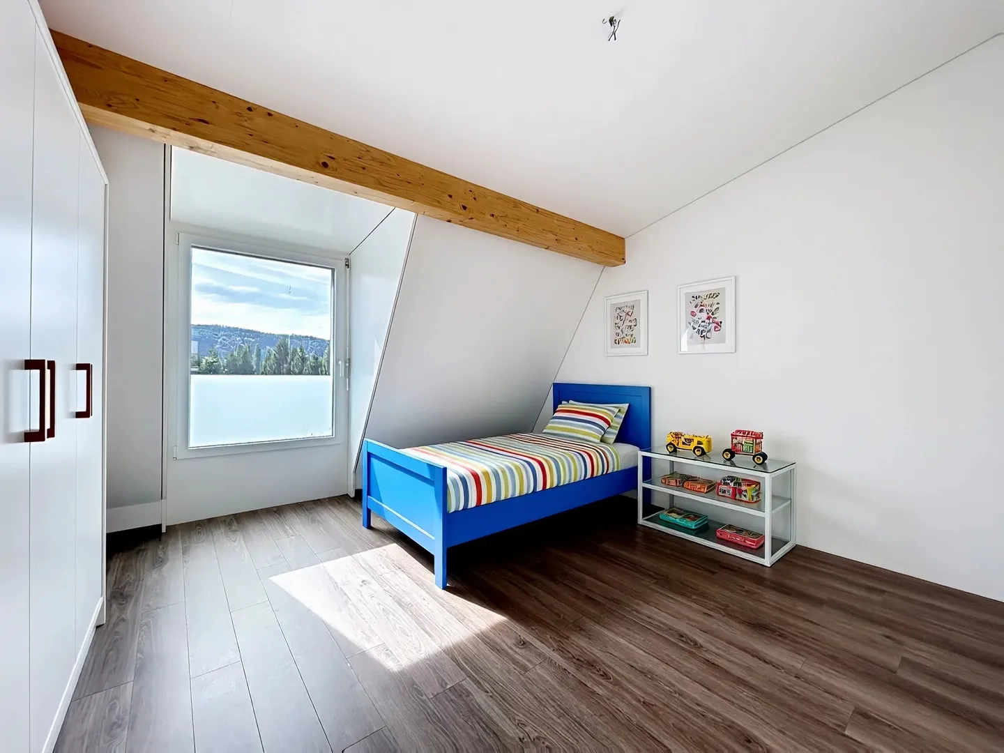 Spacious 5.5-room duplex, just steps from the lake - Photo 9 of 11