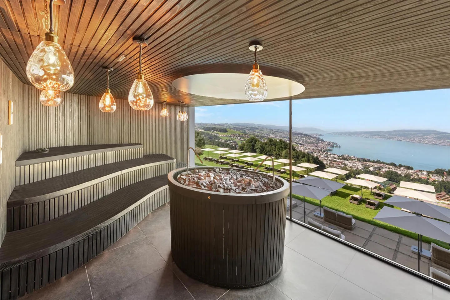 5-Star Living: Studio Apartment with Hotel Service and Wellness - Photo 15 of 19