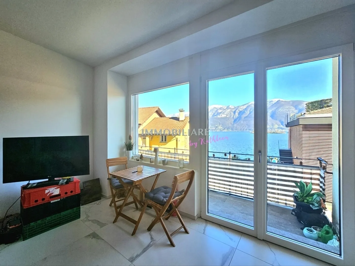Appartamento ristrutturato con vista lago e garage, accesso pubblico al lago di fronte - Foto 5 di 13