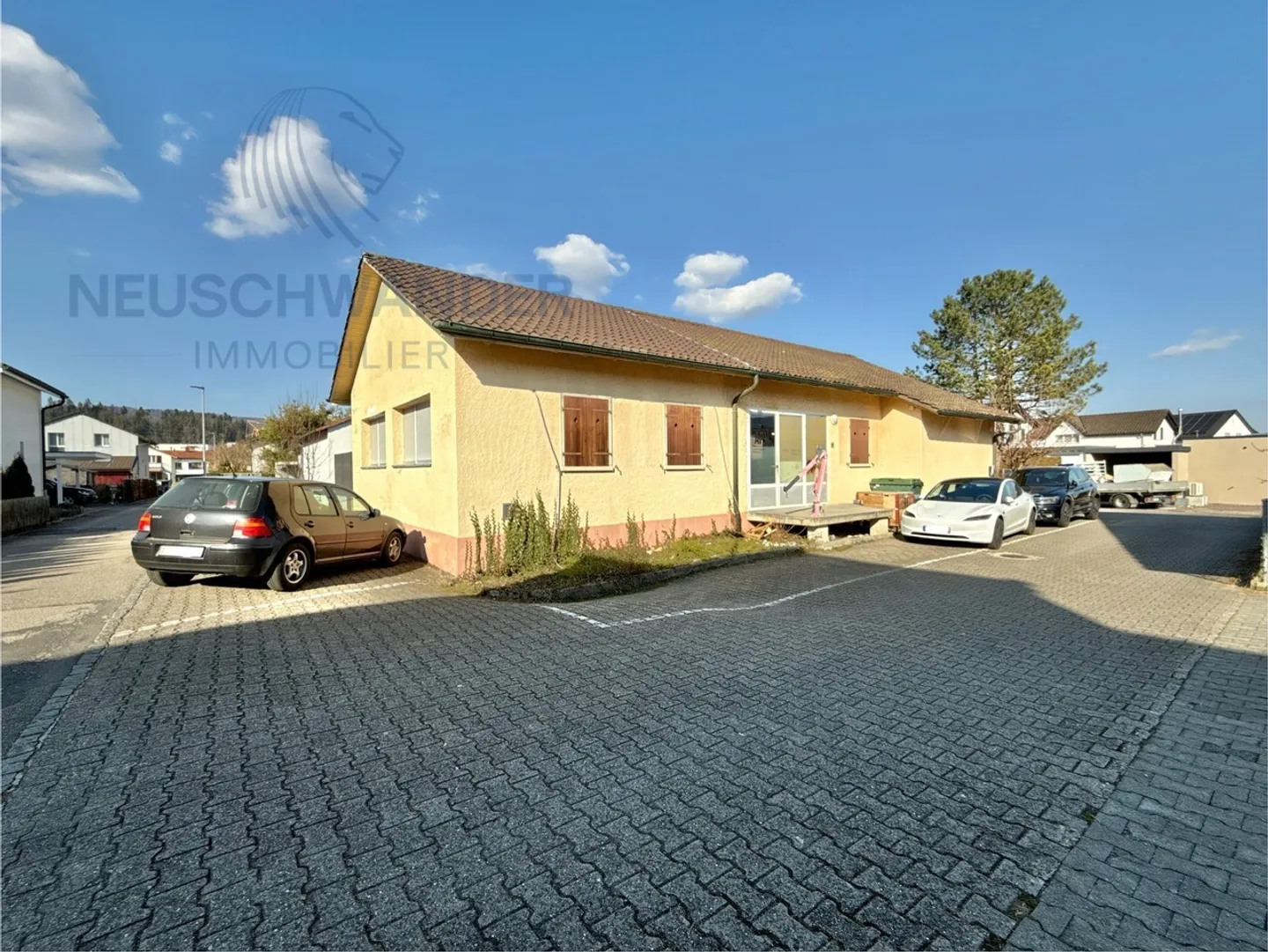 Ideally located workshop with sufficient parking spaces - Photo 9 of 19