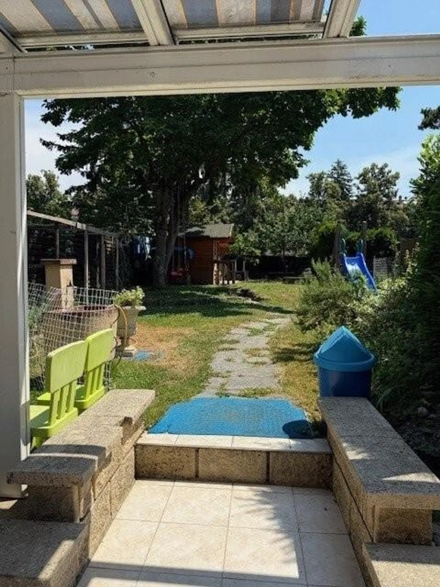 Charming apartment with beautiful covered seating area + large garden - Photo 3 of 11