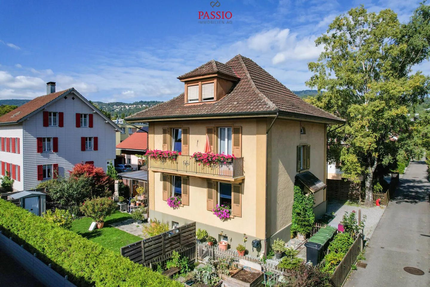 Casa multifamiliare versatile con potenziale a Biel/Bienne - Foto 1 di 28