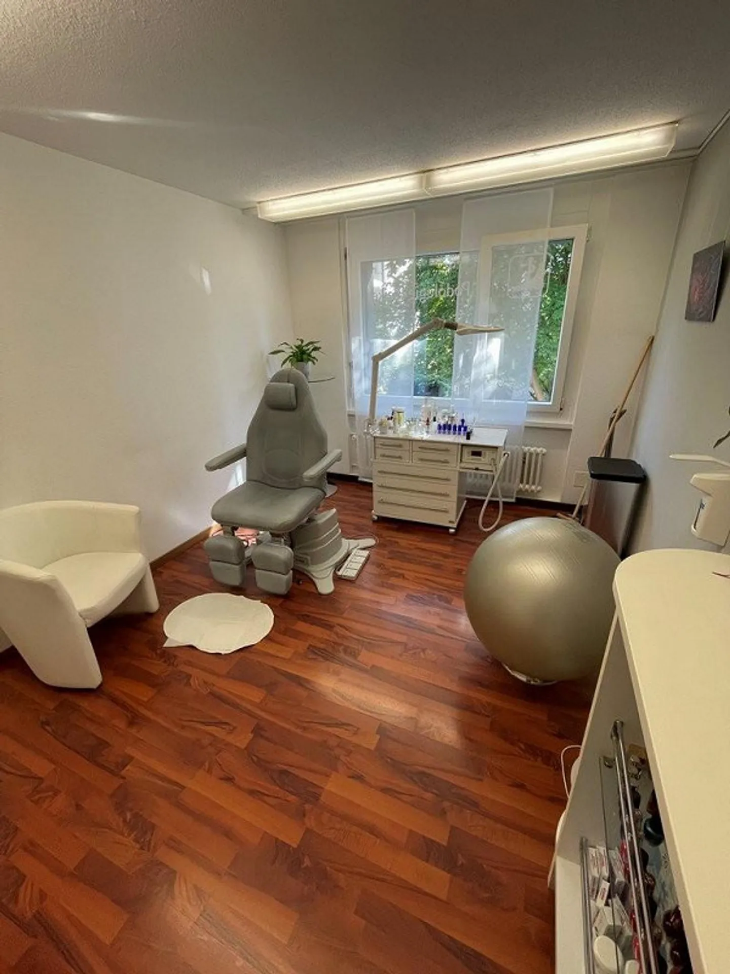 «Ihr Gewerbeobjekt über 8.28 m2 im Zentrum von Horw!» - Foto 2 von 3