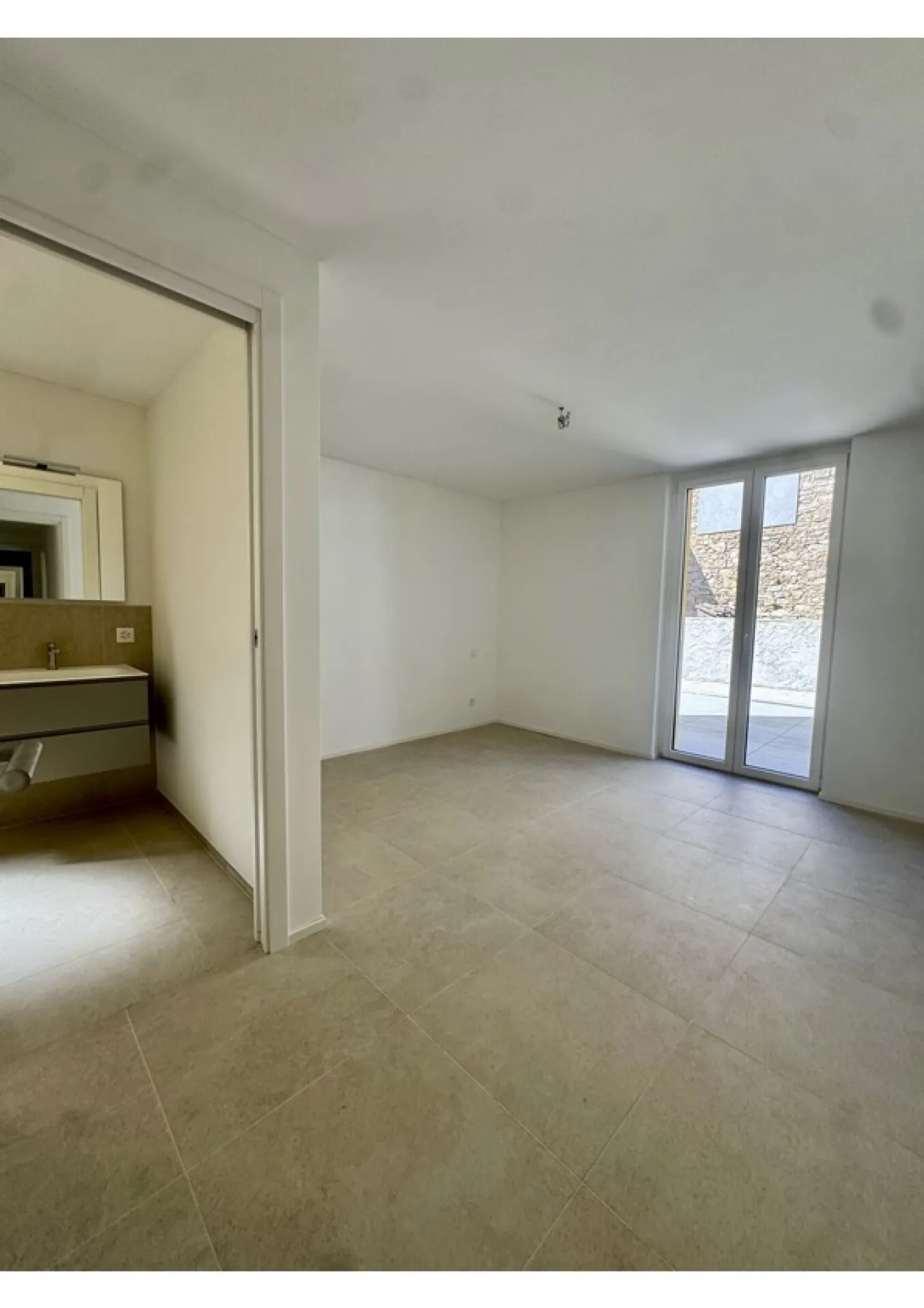 CADRO Spacieux 4.5 Neuf | GRANDE TERRASSE | Loyer 2'500 | Charges 300 | Parking en Garage - Photo 5 sur 14