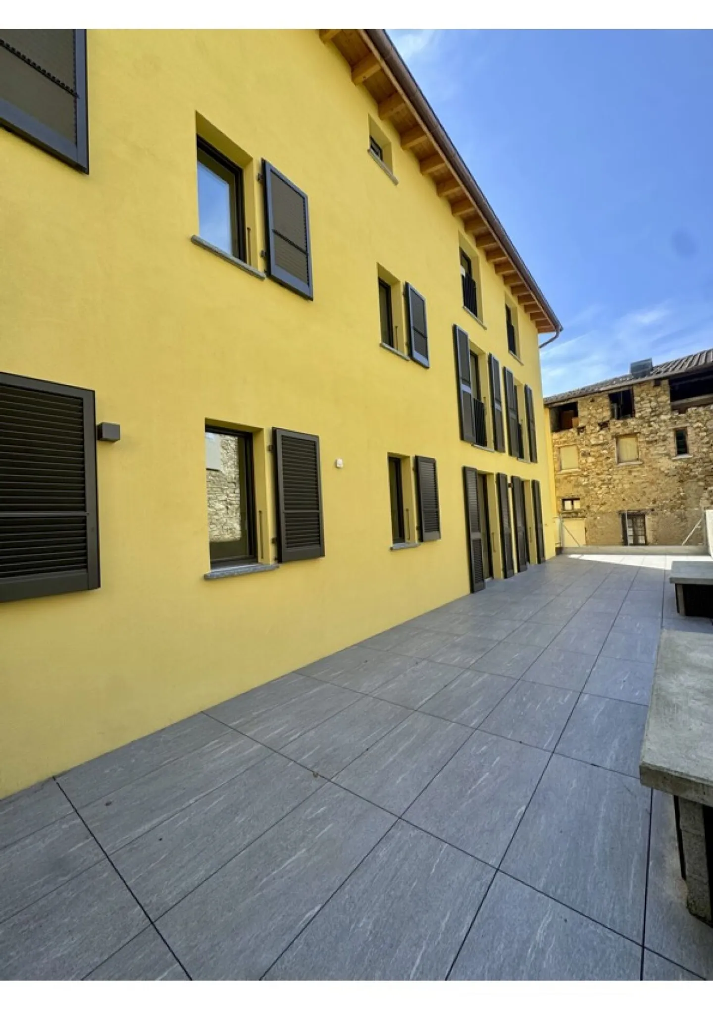 CADRO Spacieux 4.5 Neuf | GRANDE TERRASSE | Loyer 2'500 | Charges 300 | Parking en Garage - Photo 13 sur 14