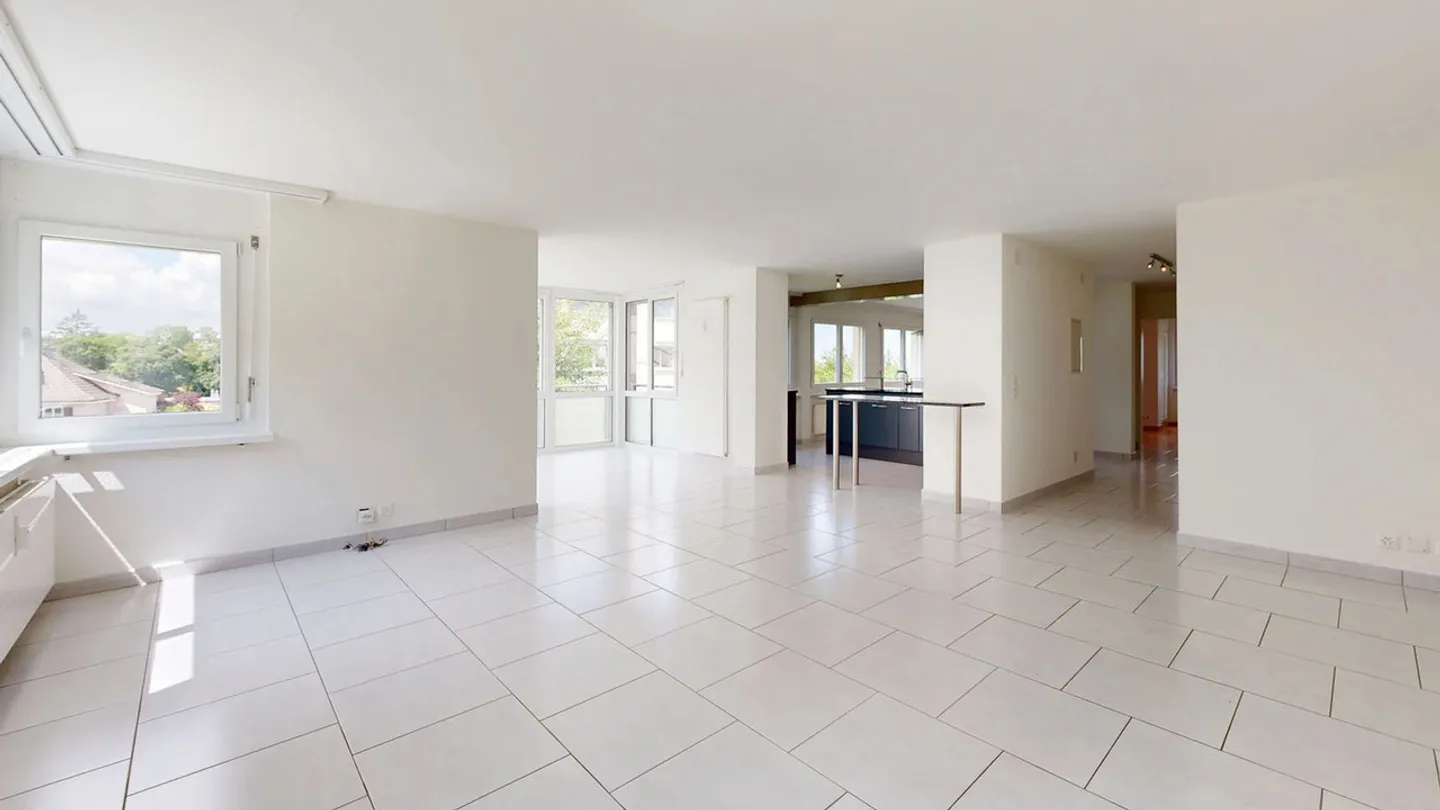 Appartamento luminoso di 3,5 stanze con posto auto - Foto 6 di 19