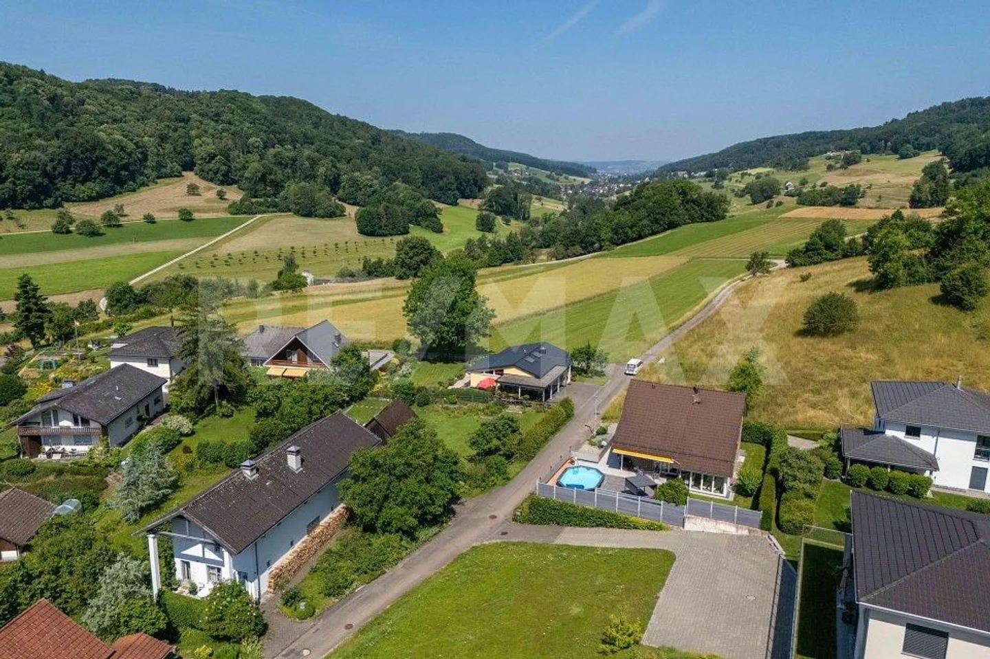 Au bord du village avec une vue magnifique - Photo 4 sur 10
