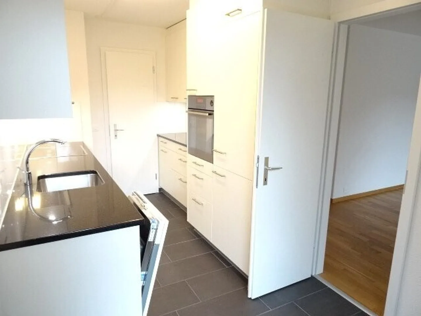 Moderno appartamento 3.5 locali di 81 m² al 2° piano con camino - Foto 2 di 9