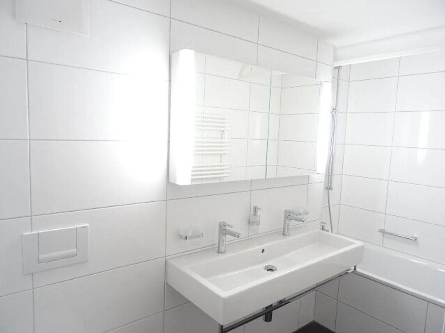 Moderno appartamento 3.5 locali di 81 m² al 2° piano con camino - Foto 4 di 9