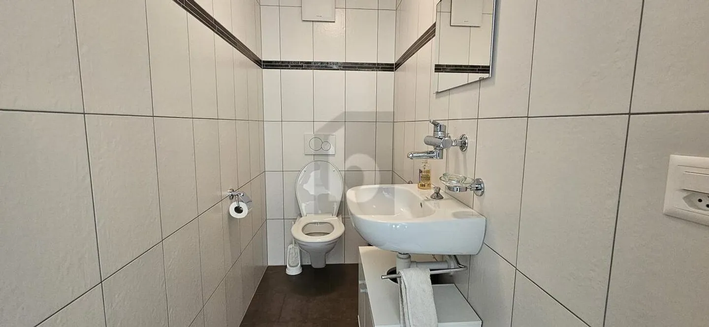 IDEALLY LOCATED IN THE CITY CENTER - Photo 5 of 6