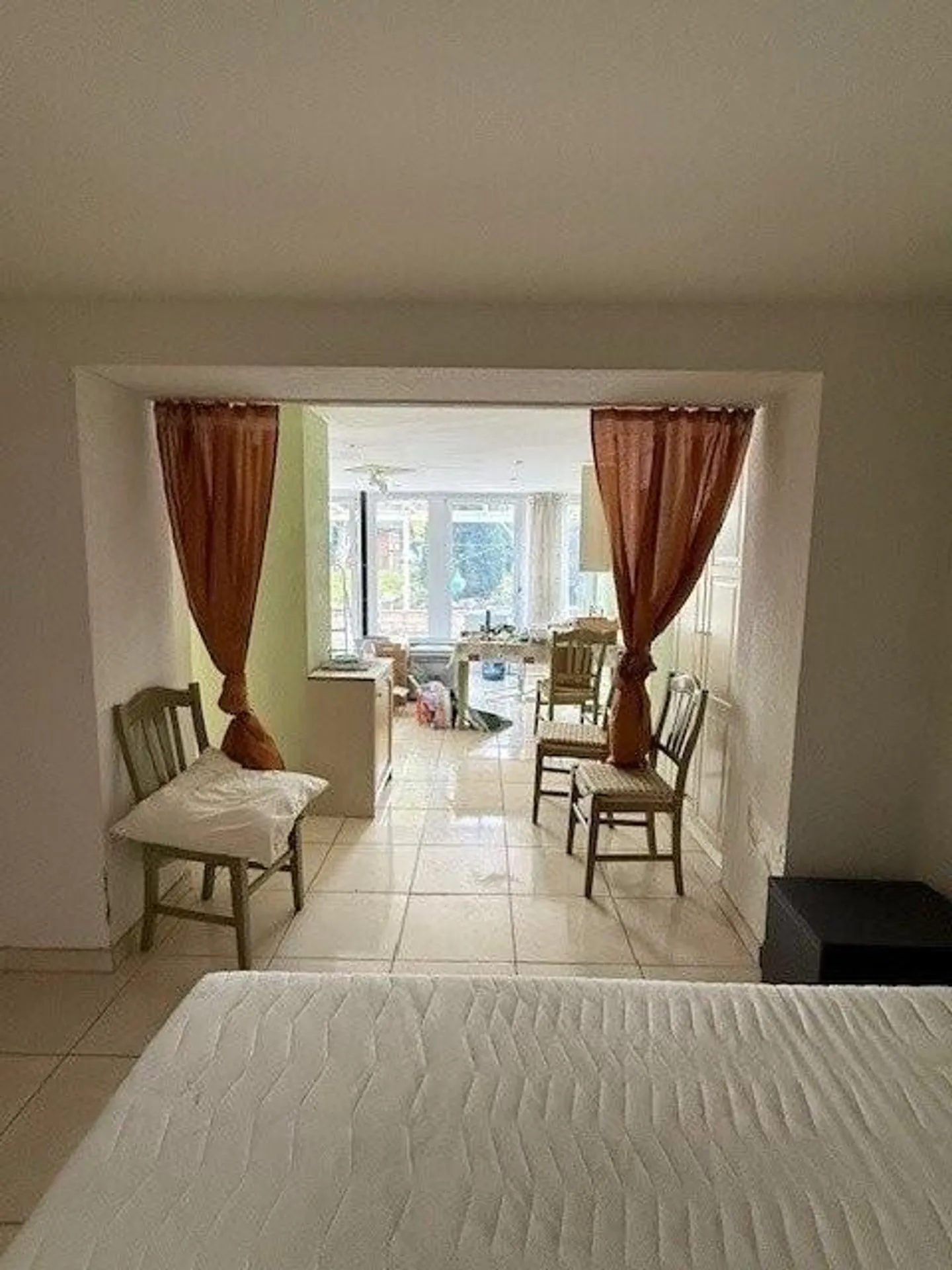 Charming apartment with beautiful covered seating area + large garden - Photo 6 of 11