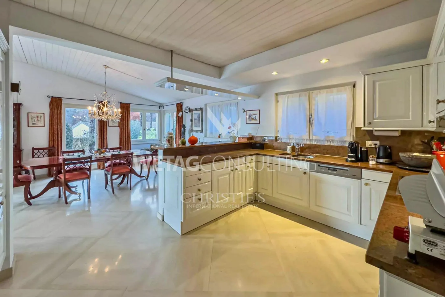 Lugano-Curio : villa élégante avec piscine intérieure, dépendance pour invités indépendante et possibilité d'une résidence secondaire à vendre - Photo 4 sur 13