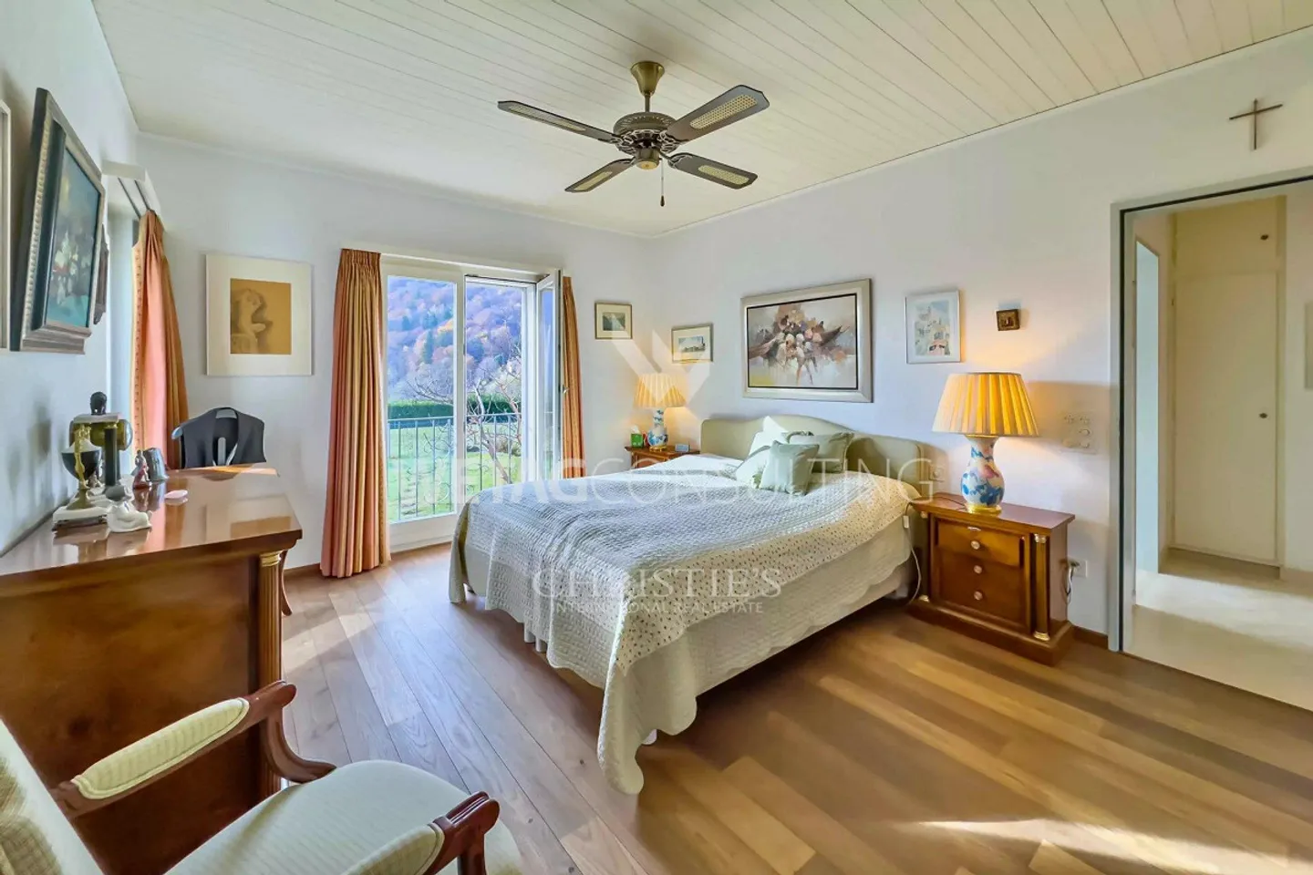 Lugano-Curio : villa élégante avec piscine intérieure, dépendance pour invités indépendante et possibilité d'une résidence secondaire à vendre - Photo 5 sur 13