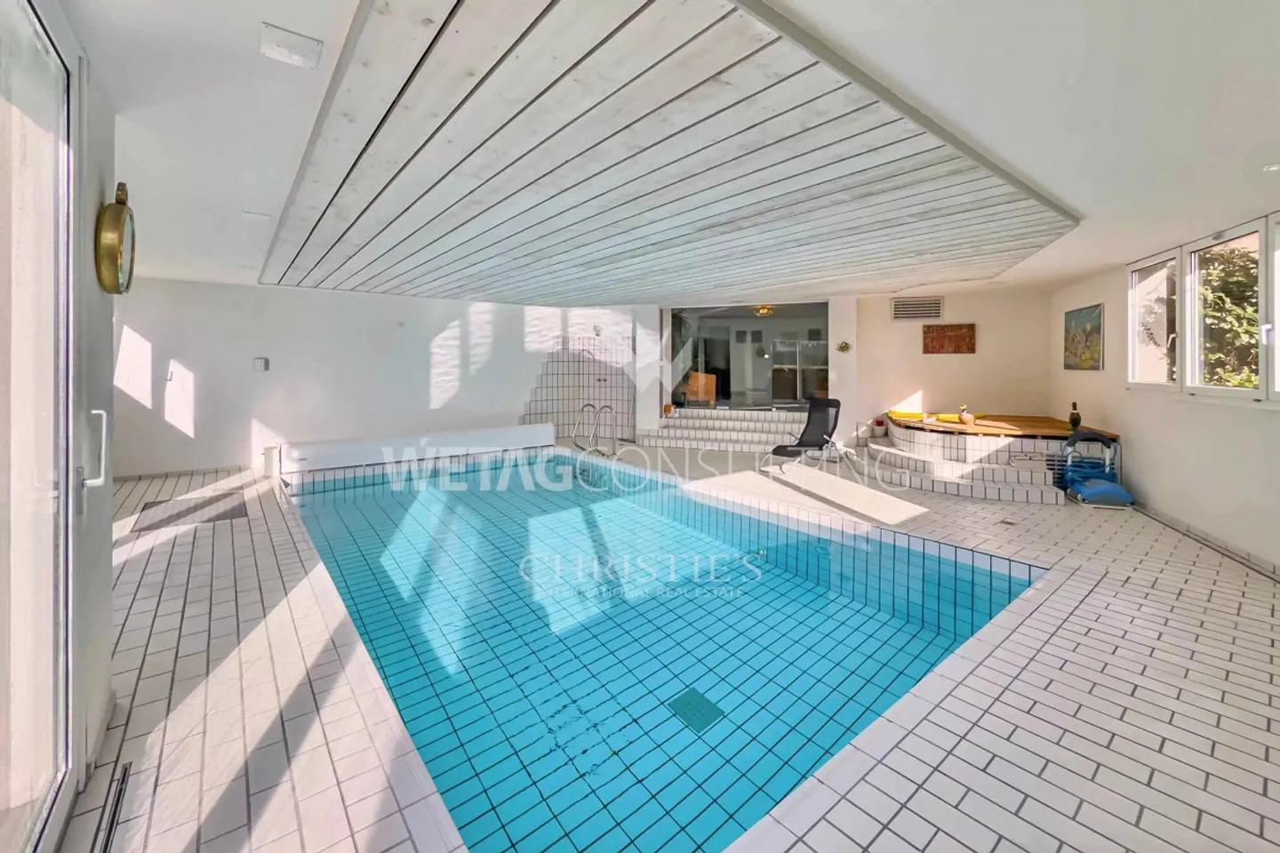 Lugano-Curio : villa élégante avec piscine intérieure, dépendance pour invités indépendante et possibilité d'une résidence secondaire à vendre - Photo 6 sur 13