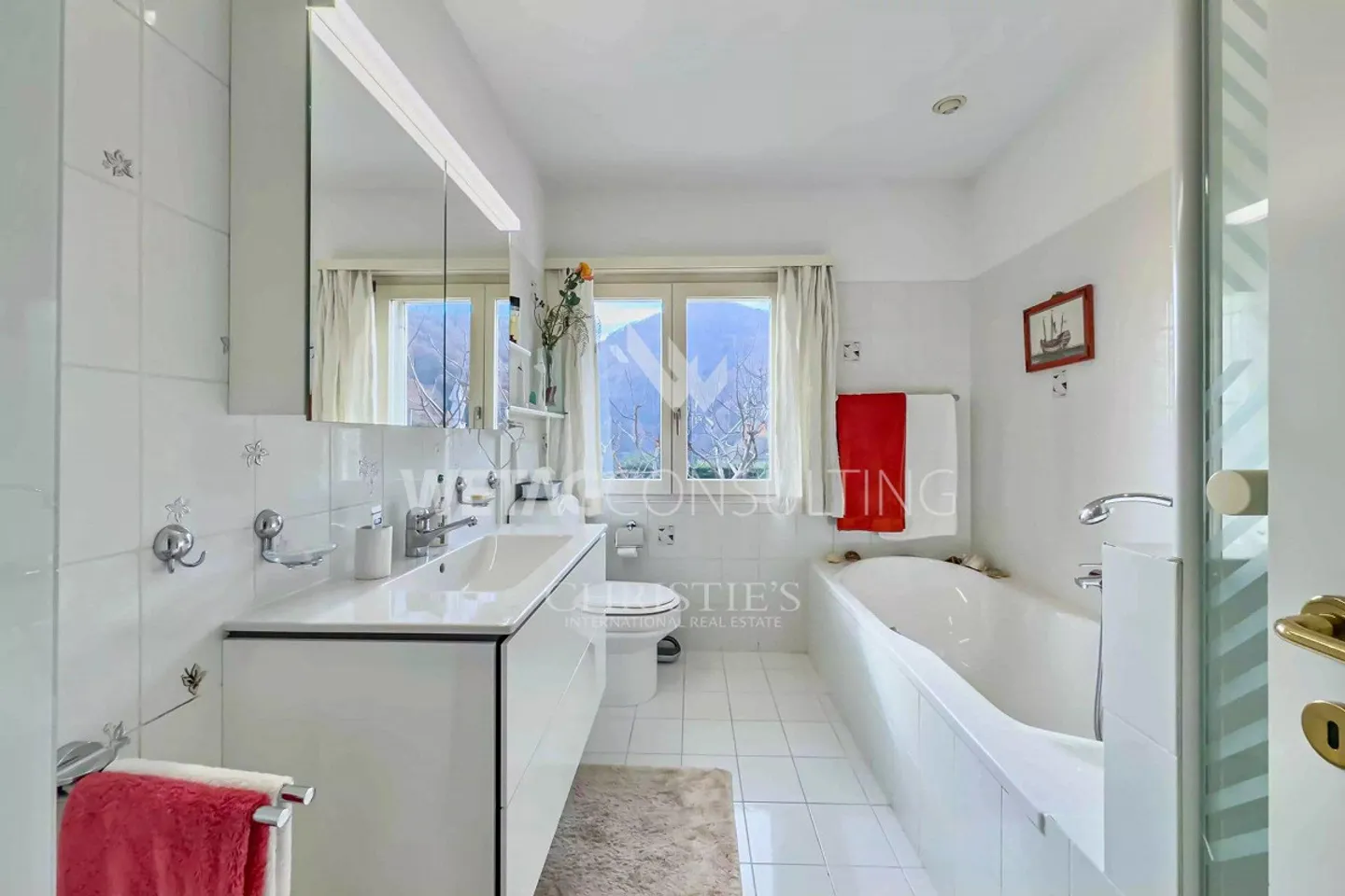 Lugano-Curio : villa élégante avec piscine intérieure, dépendance pour invités indépendante et possibilité d'une résidence secondaire à vendre - Photo 10 sur 13