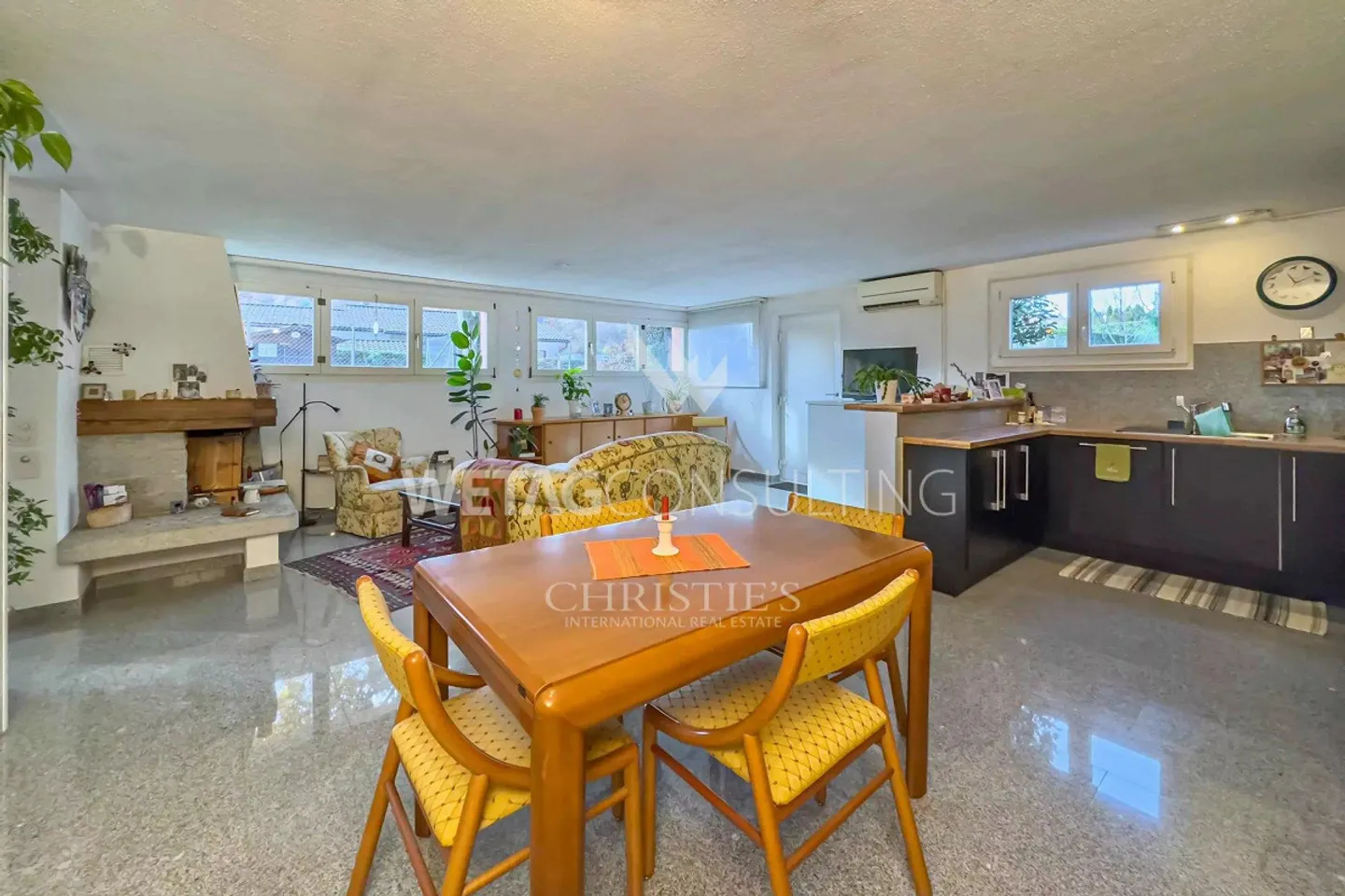 Lugano-Curio : villa élégante avec piscine intérieure, dépendance pour invités indépendante et possibilité d'une résidence secondaire à vendre - Photo 11 sur 13