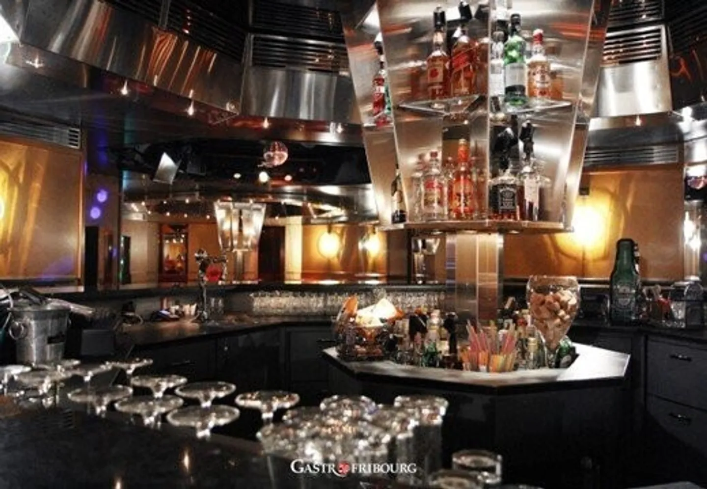 BAR-DISCOTHEQUE D'ENV. 160 M² AU SOUS-SOL - Photo 2 sur 6