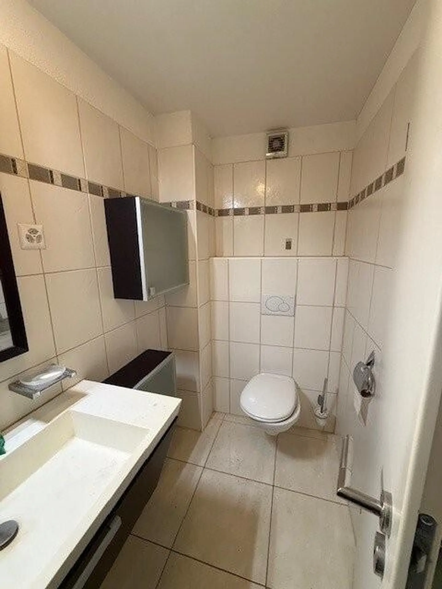 Charming apartment with beautiful covered seating area + large garden - Photo 9 of 11