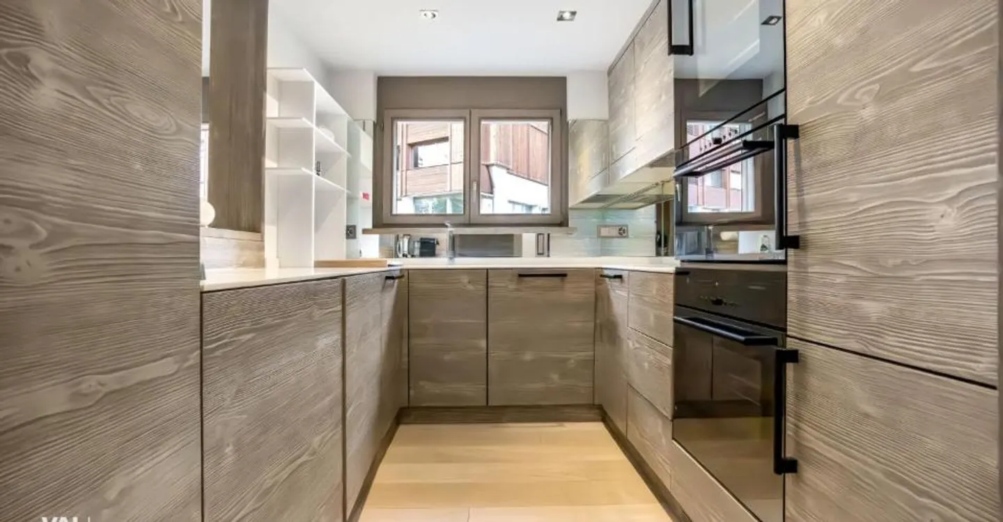 High-end services in this renovated apartment - Photo 4 of 12