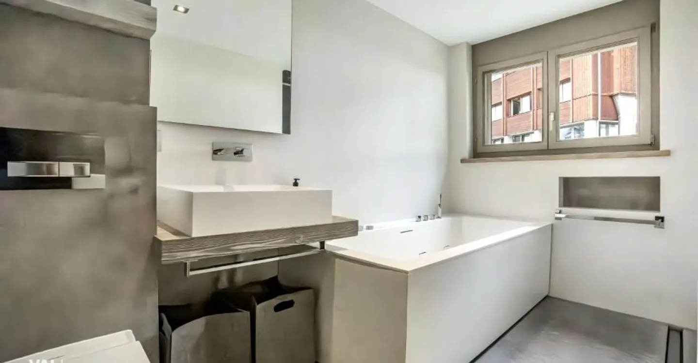 High-end services in this renovated apartment - Photo 6 of 12
