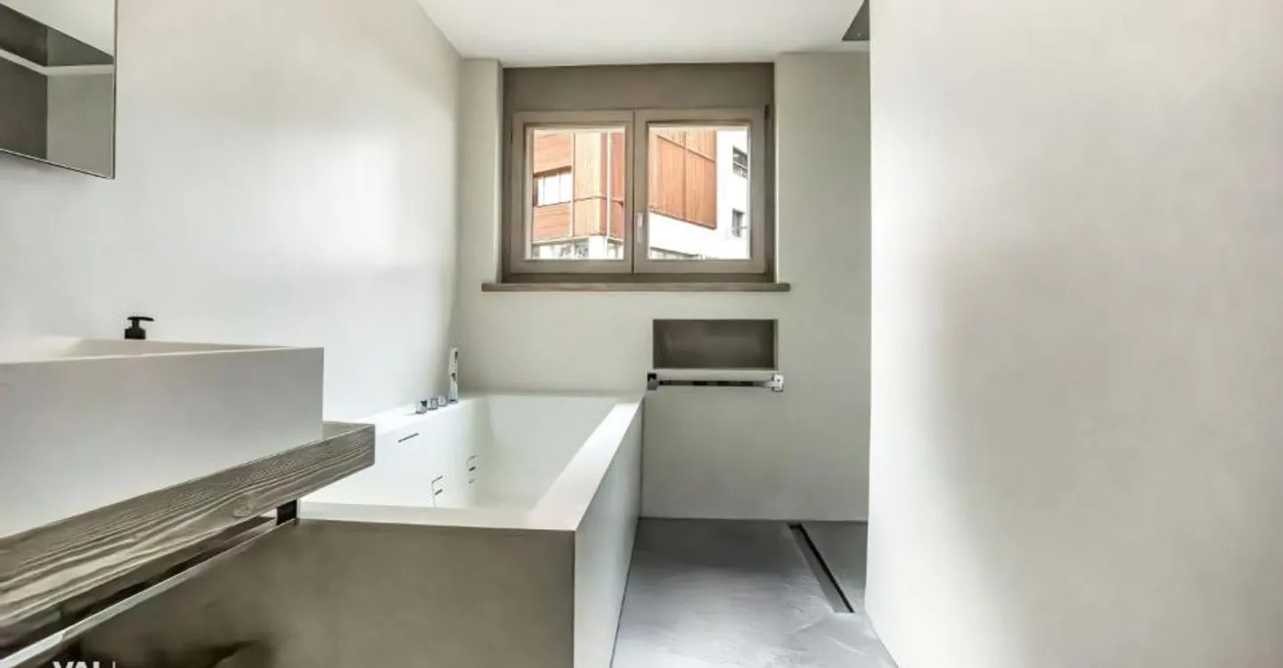 High-end services in this renovated apartment - Photo 7 of 12