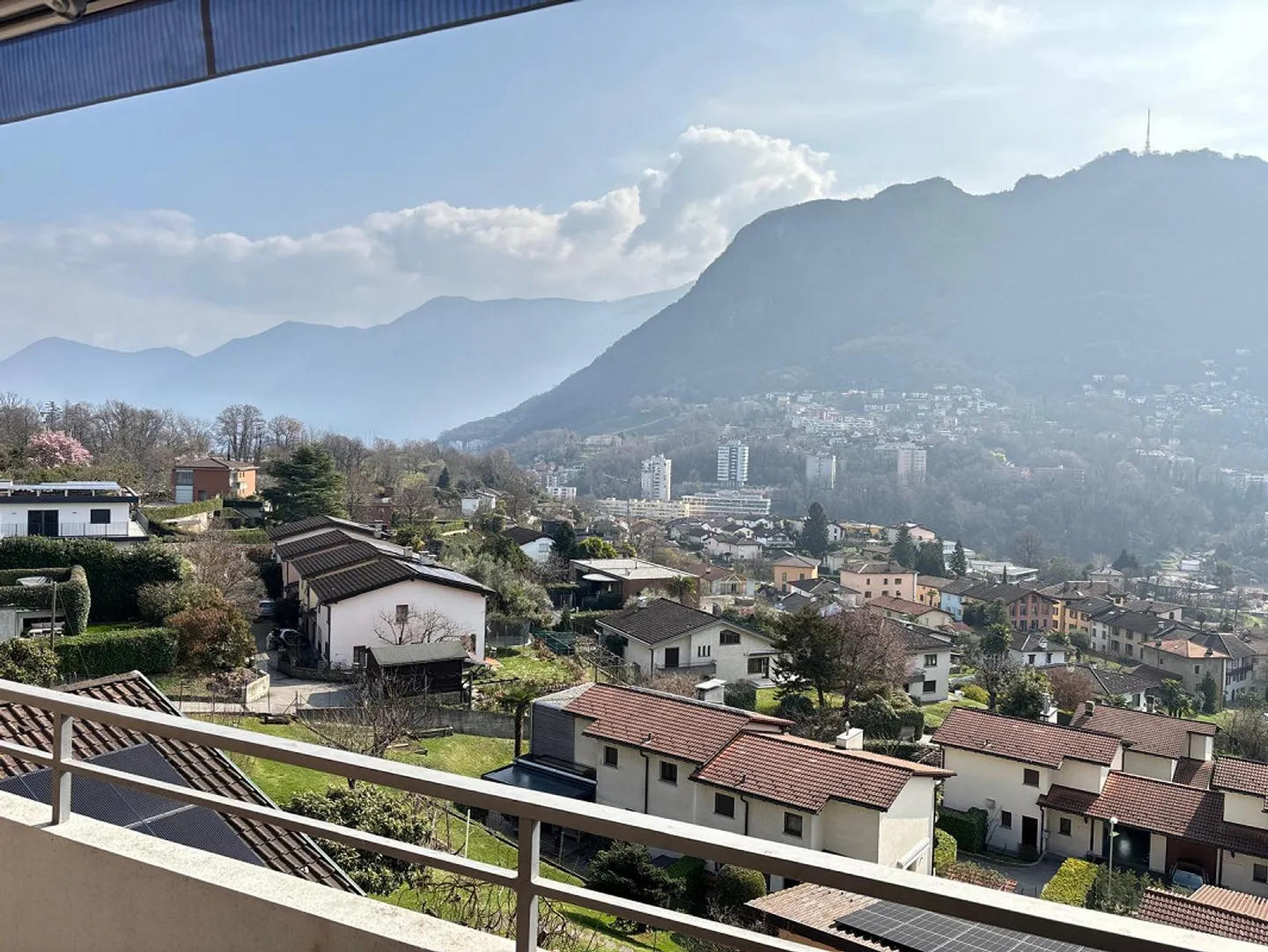 Cozy and bright 3-room apartment in Collina d'Oro - Photo 2 of 7