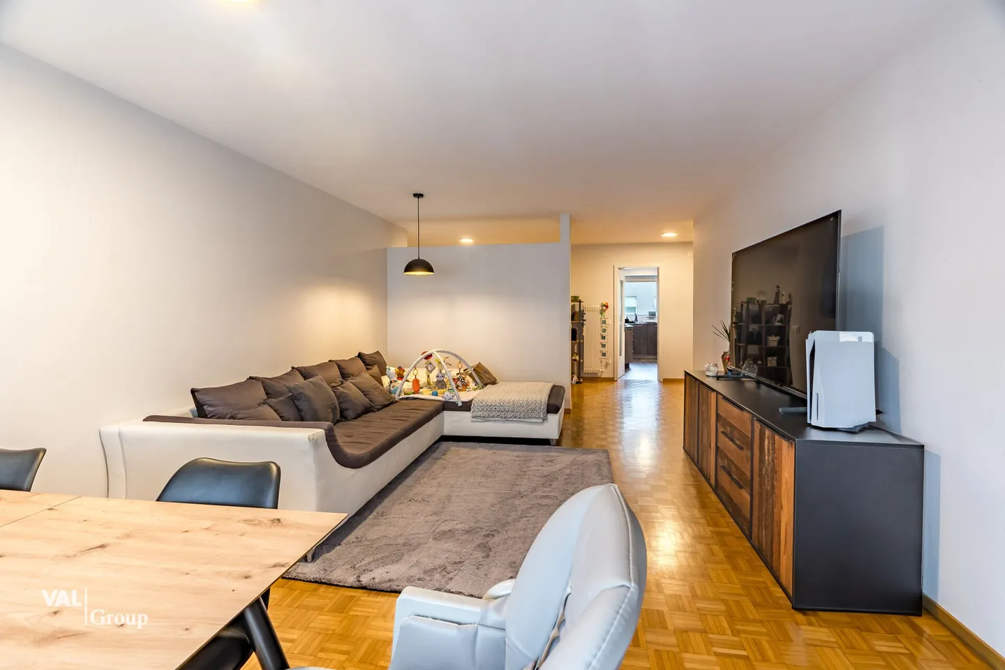 Appartement spacieux de 4,5 pièces dans un emplacement prisé à Visp - lumineux, bien entretenu et central - Photo 2 sur 15