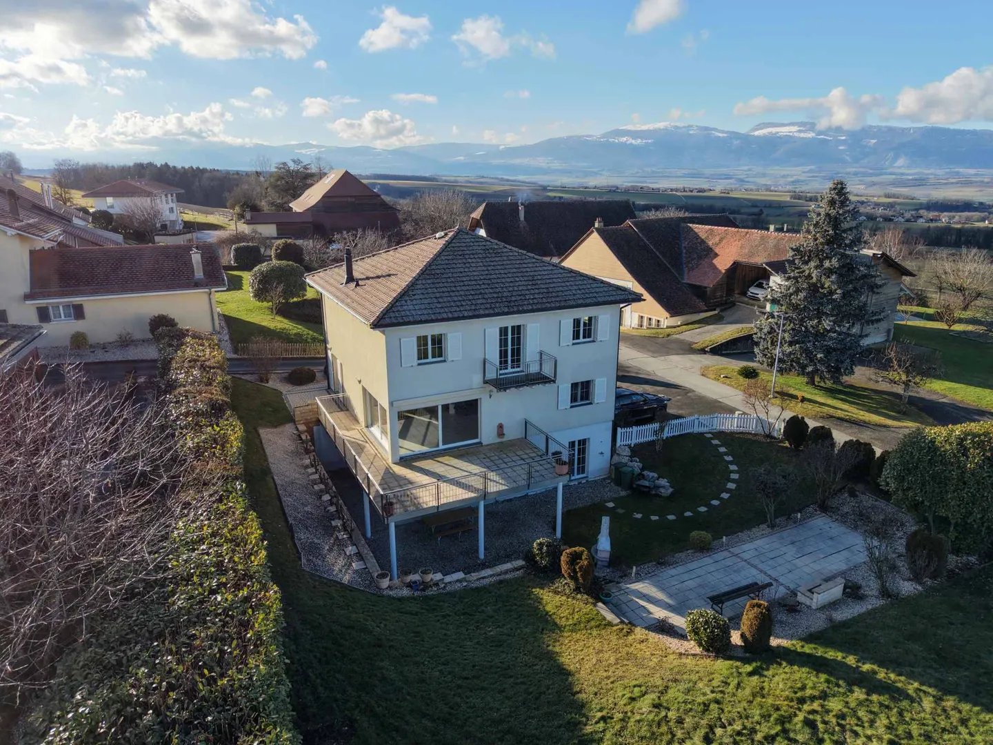 Charmante Villa in Ursins - Foto 2 von 13