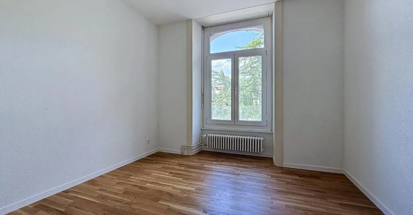 Charmant logement de 4 pièces au rez-de-chaussée - Photo 4 of 7