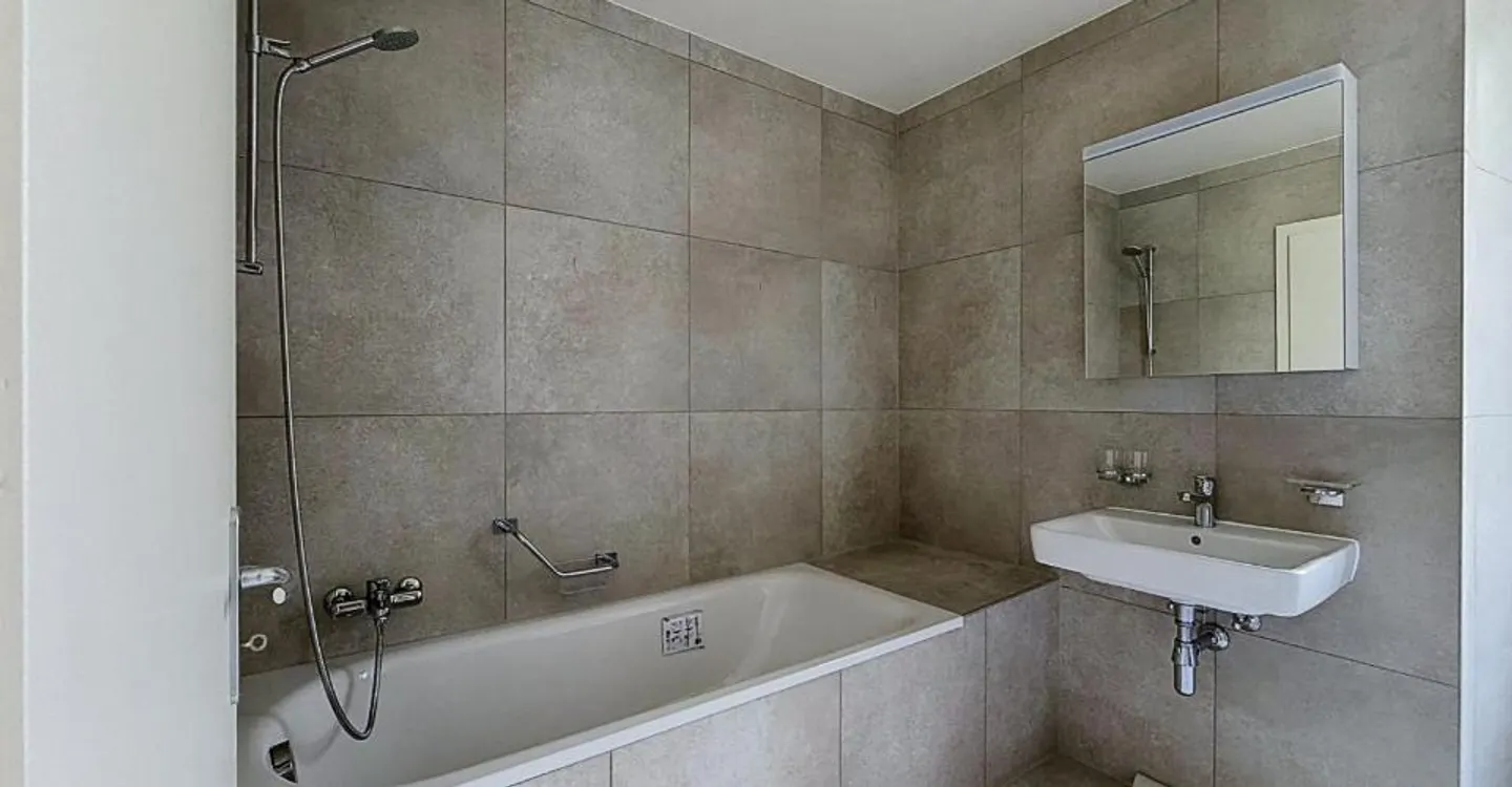 Charmant logement de 4 pièces au rez-de-chaussée - Photo 6 of 7
