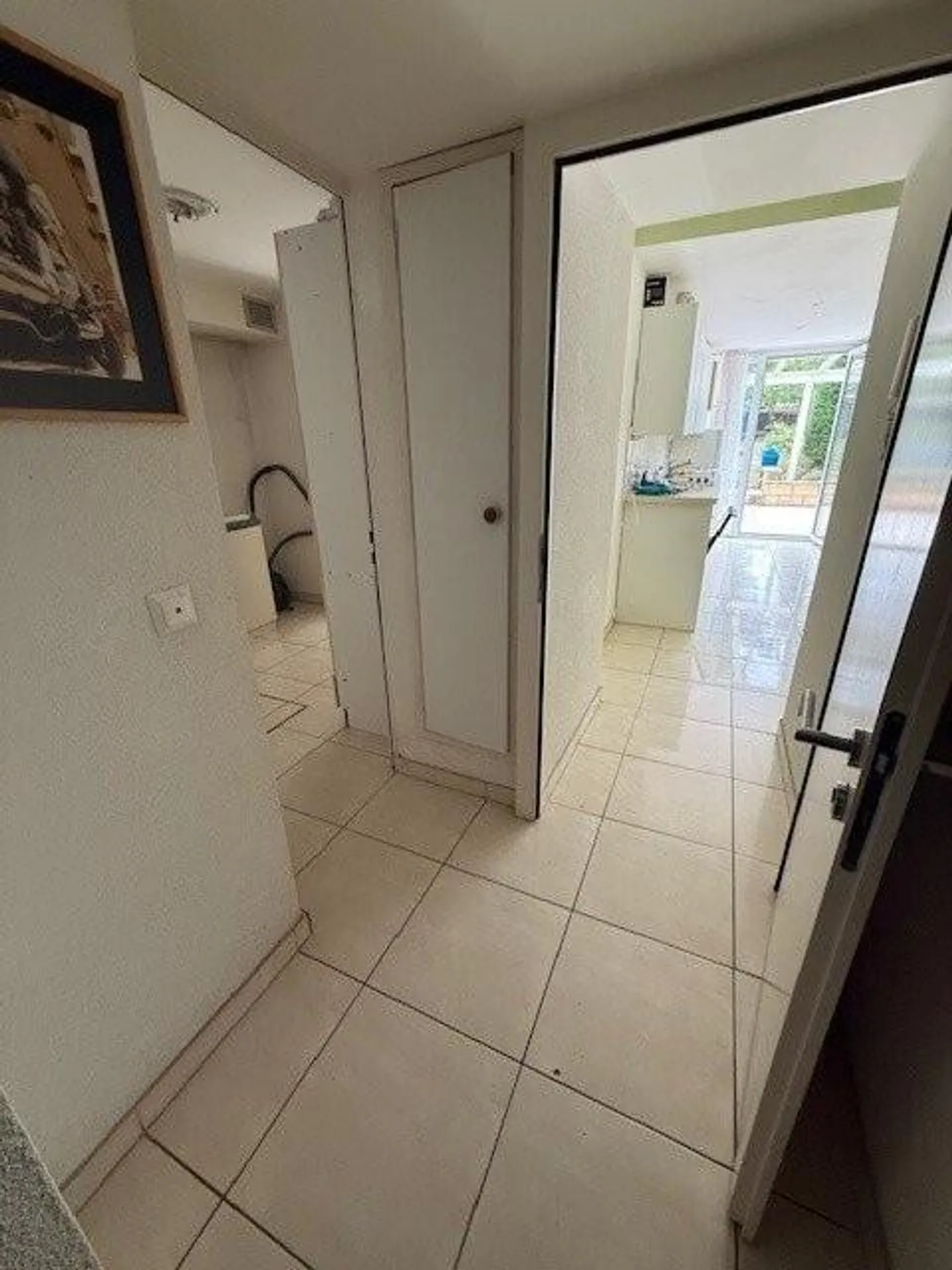 Charming apartment with beautiful covered seating area + large garden - Photo 11 of 11