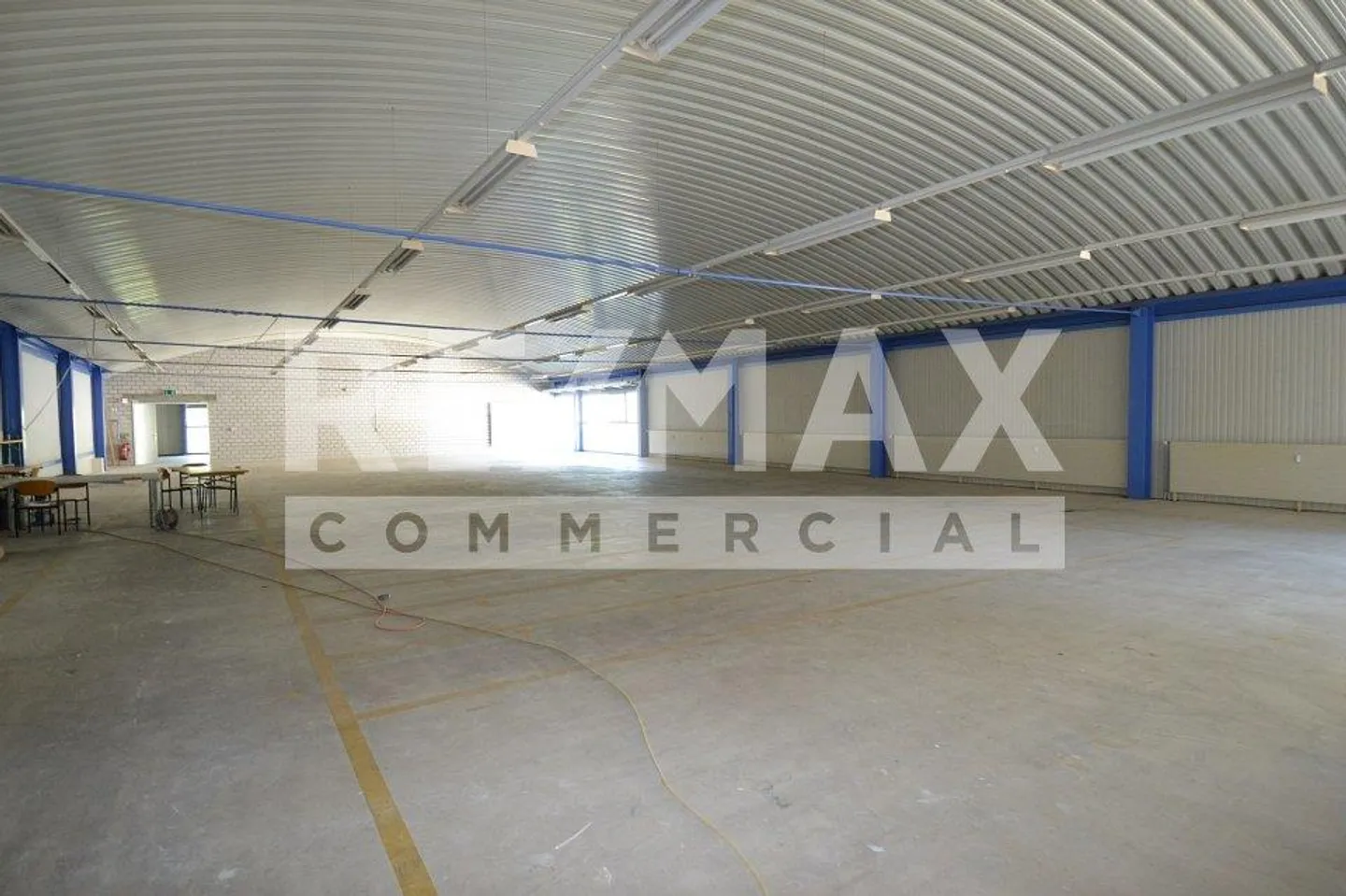 Circa 940 m² di magazzino/produzione/showroom - o qual è la TUA esigenza? - Foto 2 di 10