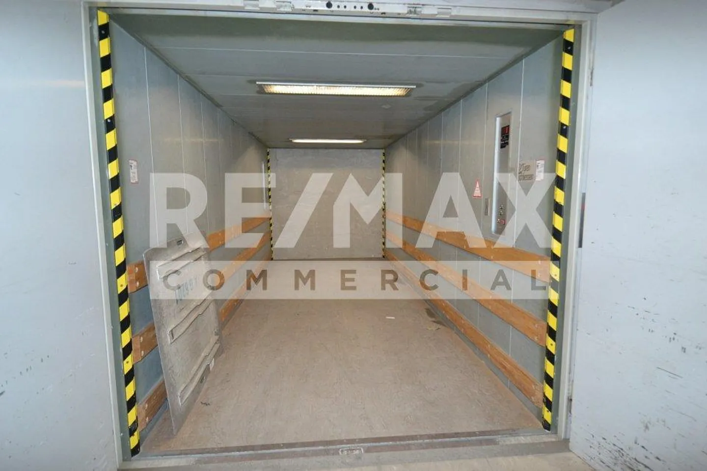 Circa 940 m² di magazzino/produzione/showroom - o qual è la TUA esigenza? - Foto 7 di 10