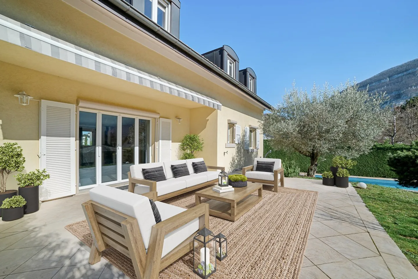 Charming villa in the heart of the village - Photo 1 of 7