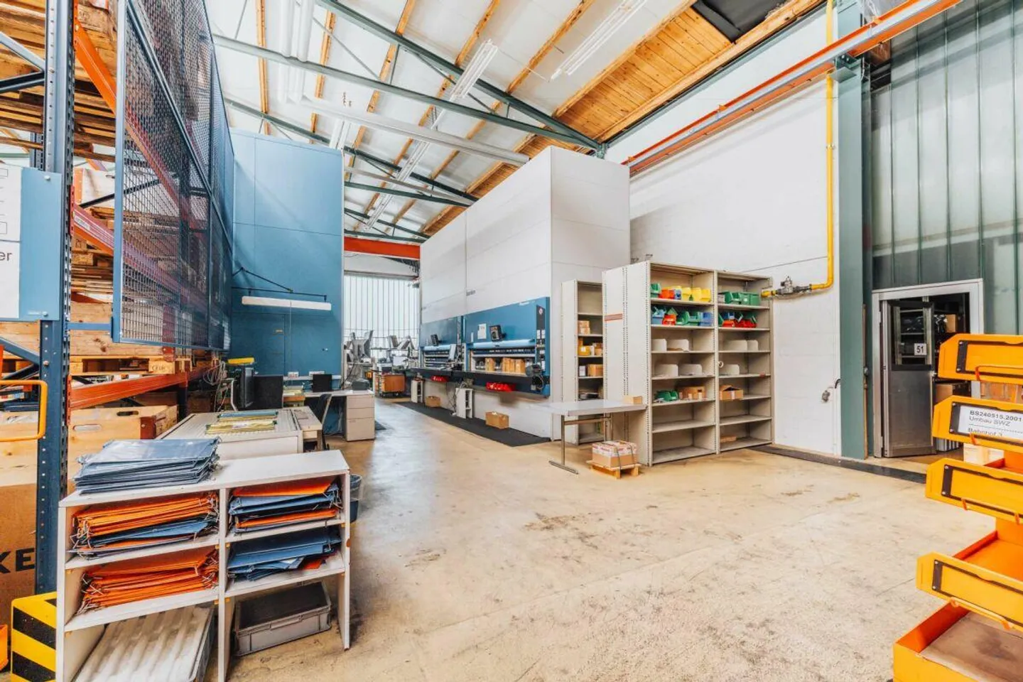 Warehouse and Workshop - Photo 4 of 16