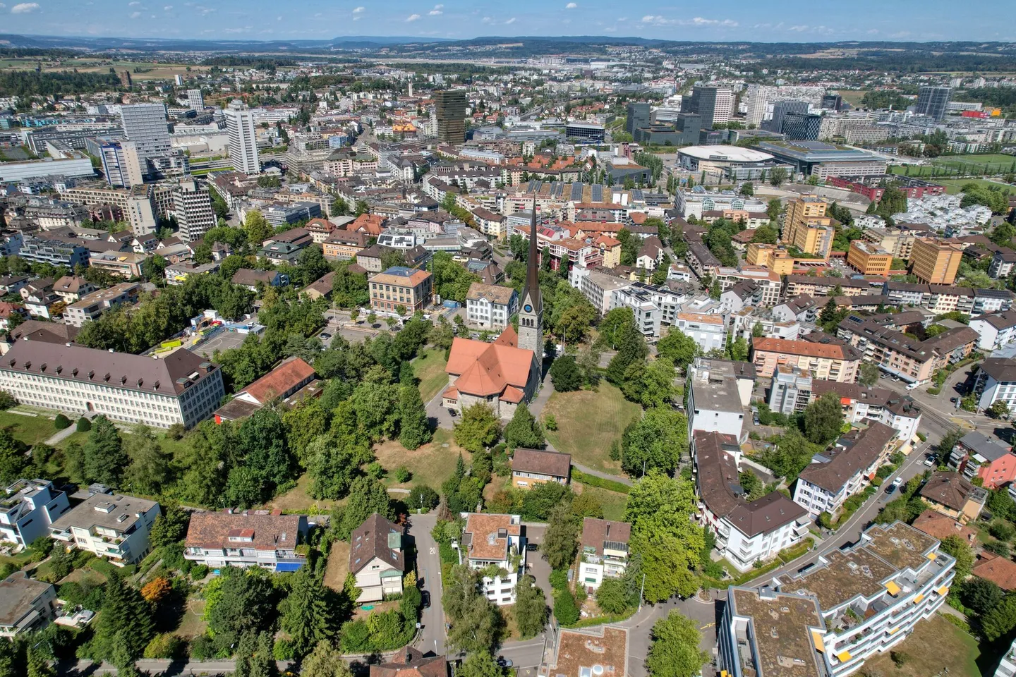 Maison multifamiliale avec un grand potentiel dans le quartier populaire de Kopie - Photo 2 sur 3