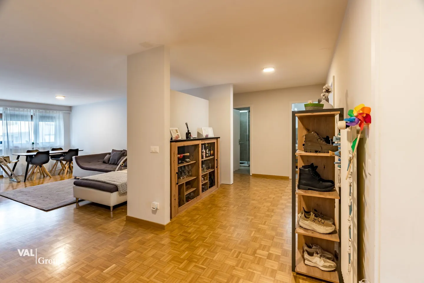 Appartement spacieux de 4,5 pièces dans un emplacement prisé à Visp - lumineux, bien entretenu et central - Photo 3 sur 15