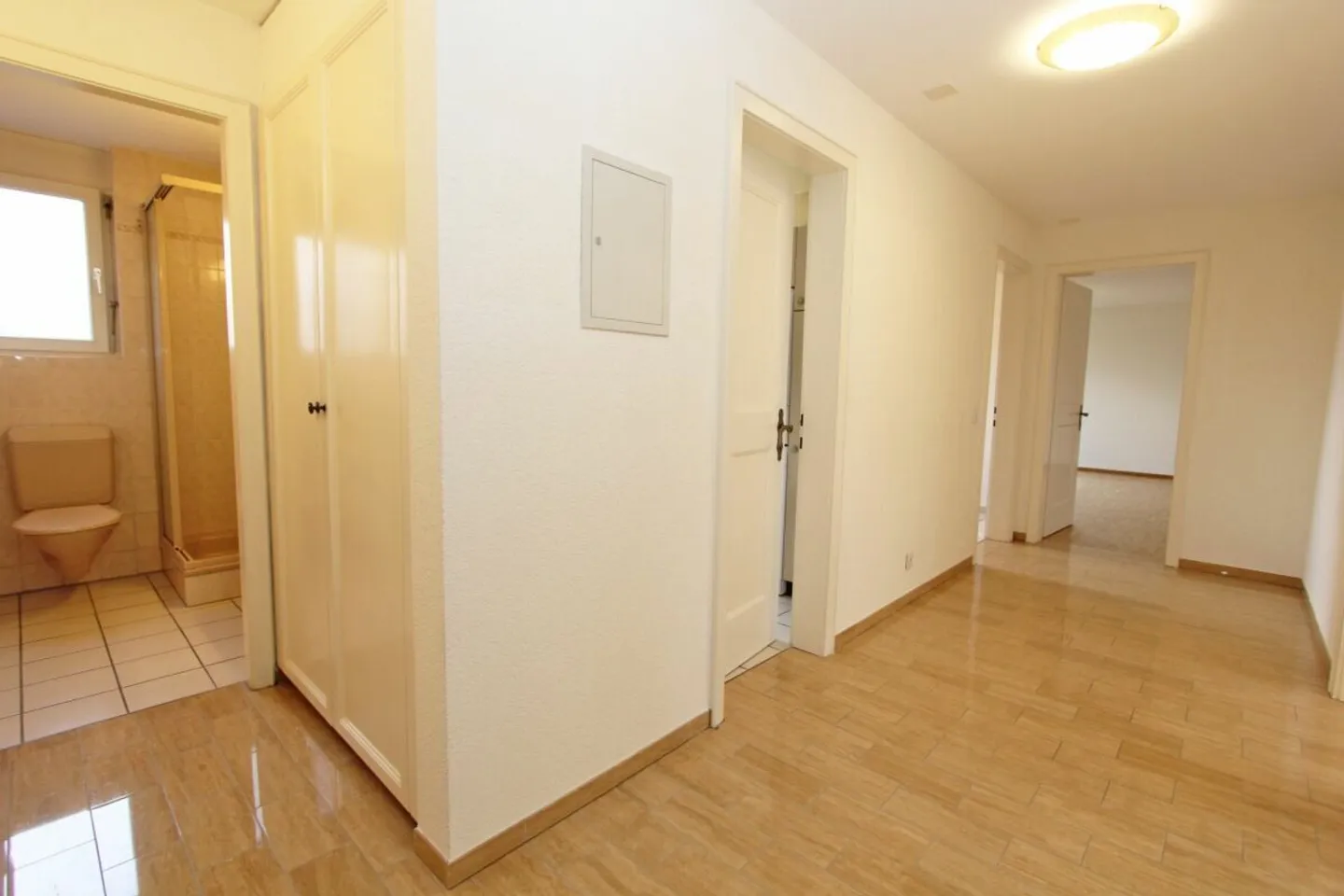 Binningen Nussbaumweg 16 - Photo 13 of 15