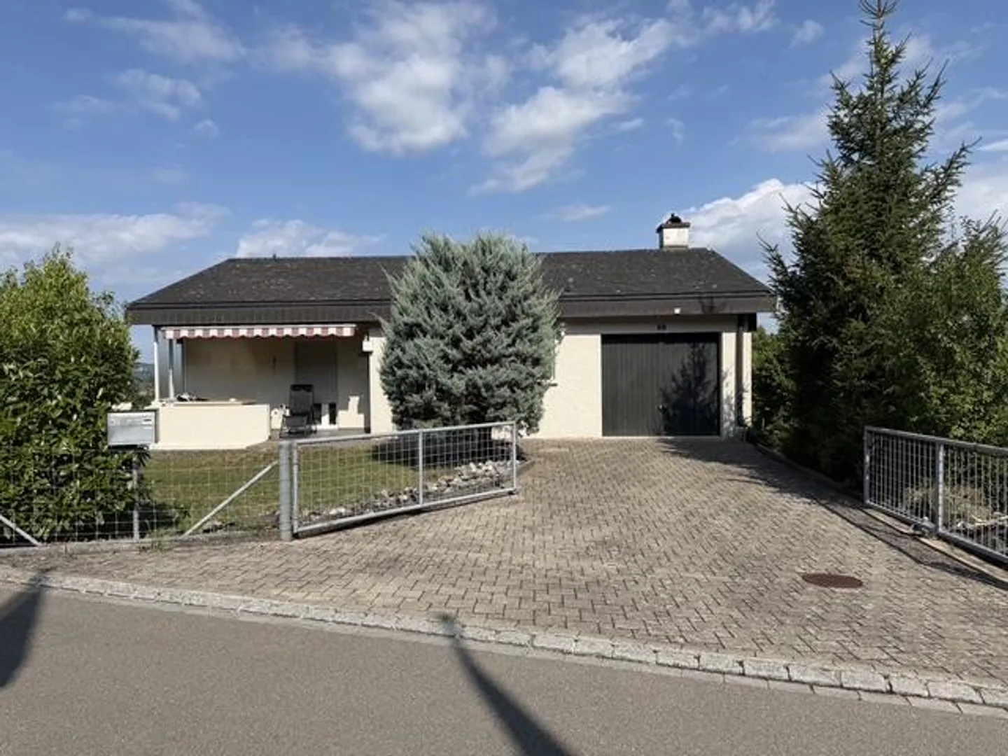 Detached 5.5-room single-family house with a lot of privacy - Photo 1 of 14