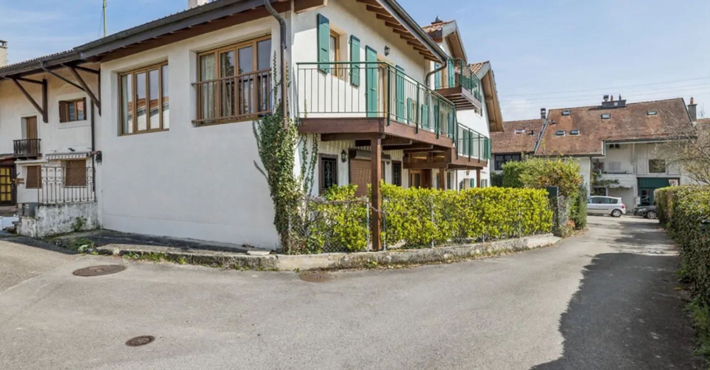EXKLUSIVITÄT: Großes Dorfhaus mit zwei Wohnungen - Foto 1 von 10