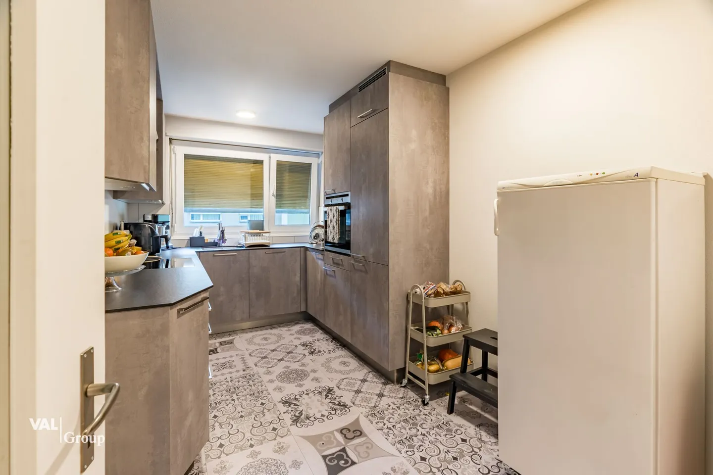 Appartement spacieux de 4,5 pièces dans un emplacement prisé à Visp - lumineux, bien entretenu et central - Photo 4 sur 15