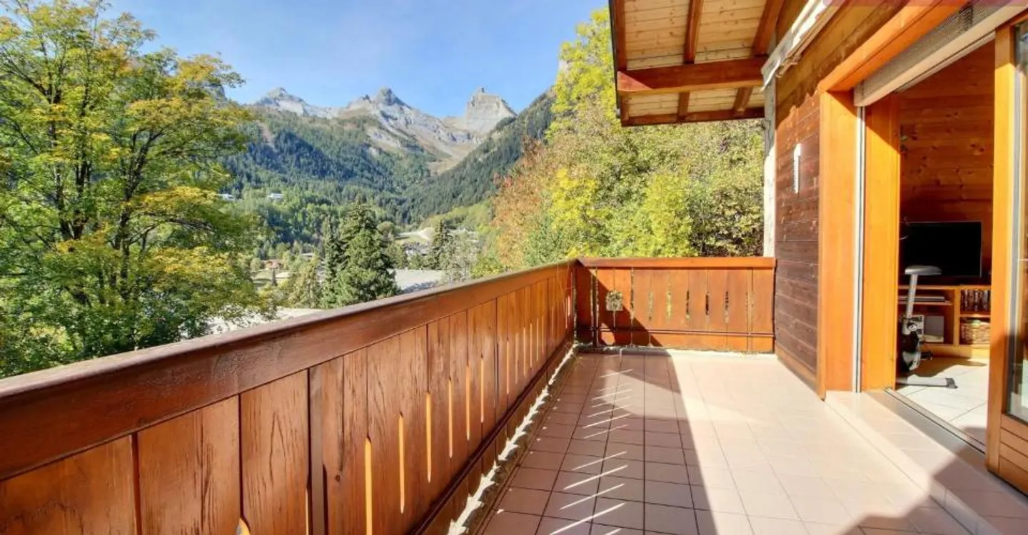 Duplex luminoso e tranquillo di 4,5 stanze a Ovronnaz, con garage e posto auto - Foto 2 di 12