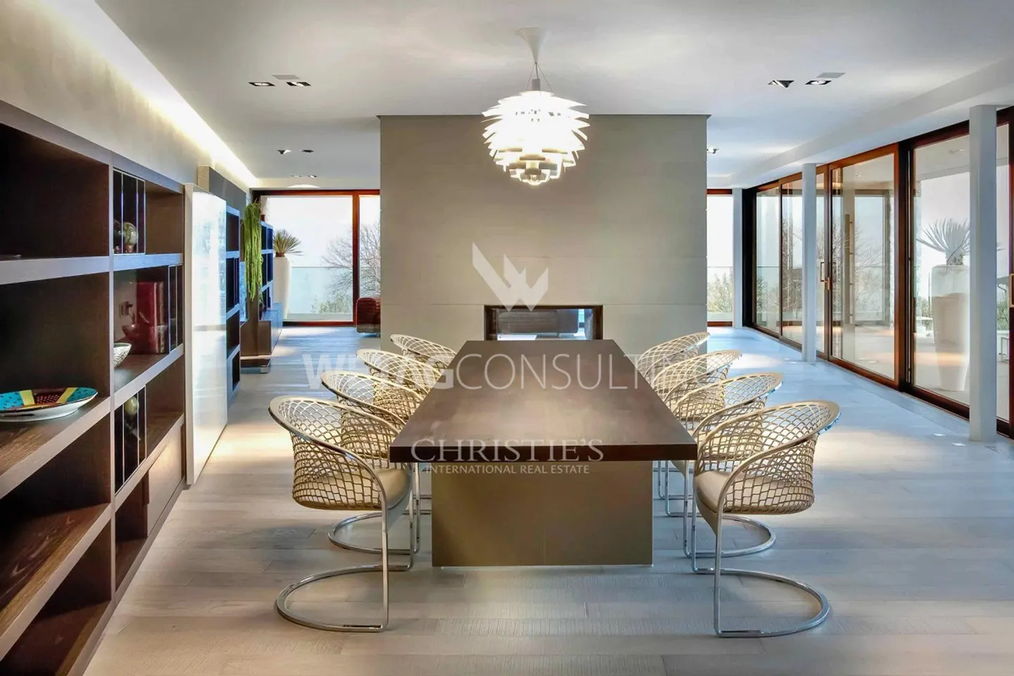 Villa straordinaria in stile contemporaneo con piscina interna e terrazza - Foto 3 di 13