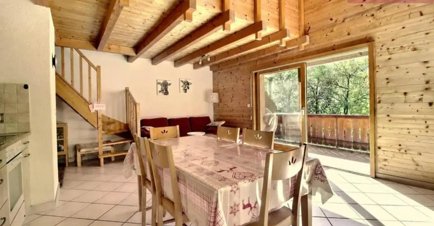 Duplex luminoso e tranquillo di 4,5 stanze a Ovronnaz, con garage e posto auto - Foto 5 di 12