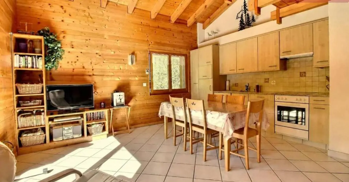 Duplex luminoso e tranquillo di 4,5 stanze a Ovronnaz, con garage e posto auto - Foto 3 di 12