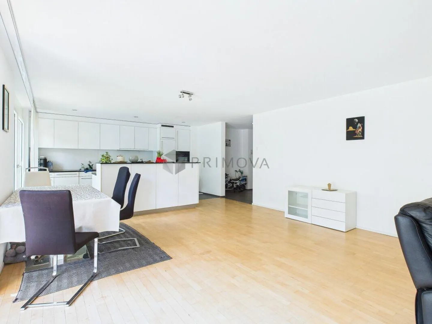Unique Opportunity in Horgen, the 4.5 Room Gem! - Photo 3 of 11